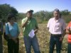 Tcnicos em visita  cultura do sorgo