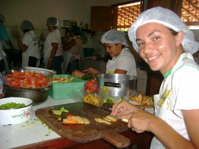 Produo de comida  base de caju