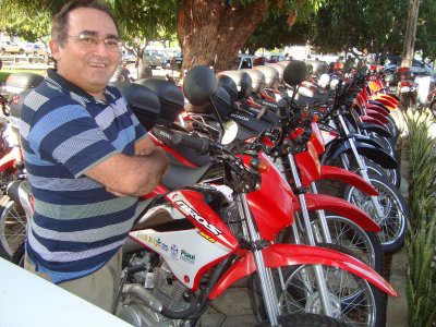 Guedes mostra as 39 motos para os novos escritrios