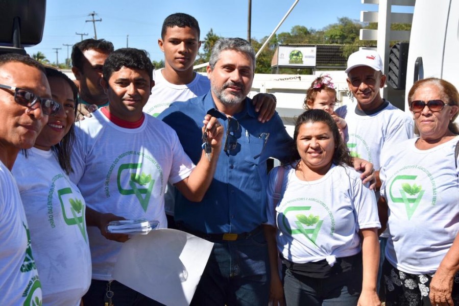 Comunidades e associaes foram beneficiadas