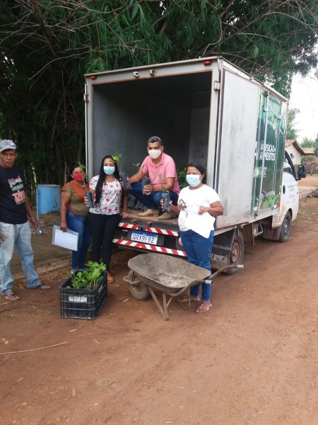 Regional de Uruu entrega mudas e sementes a agricultores