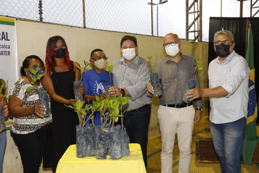 Inaugurao do prdio de Valena do Piau e entrega de kits de irrigao