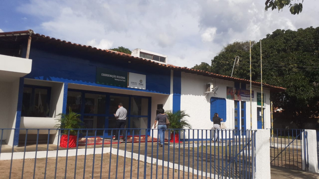 Inaugurao do prdio de Valena do Piau e entrega de kits de irrigao